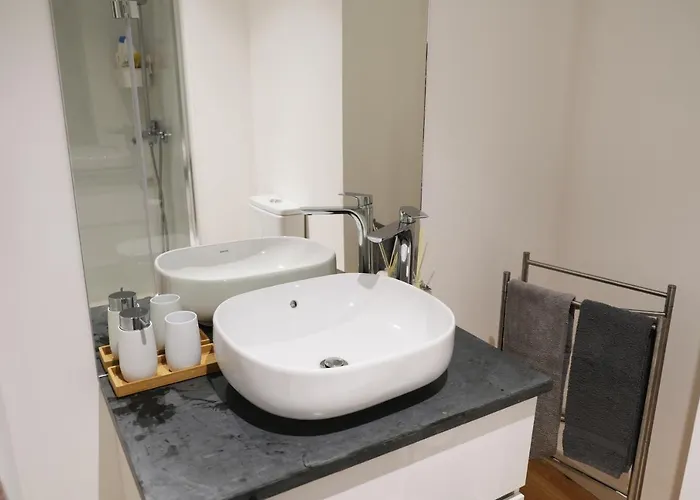 Casa Da Ribeira * Cha de Alvares